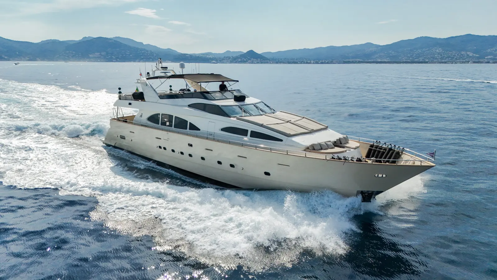 Accama Delta, photo 1 of 18